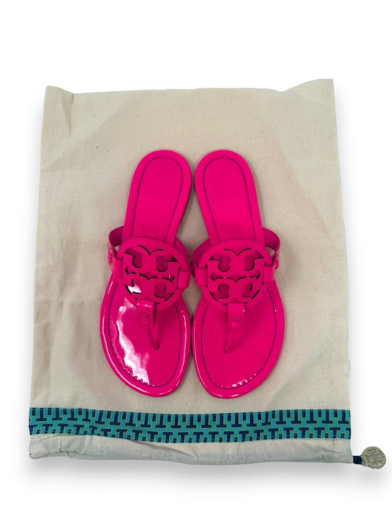 Tory Burchのピンクシューズ、ロゴ付きデザイUS7 Tory Burch | Shoes | Tory Burch Patent Leather Miller Sandal